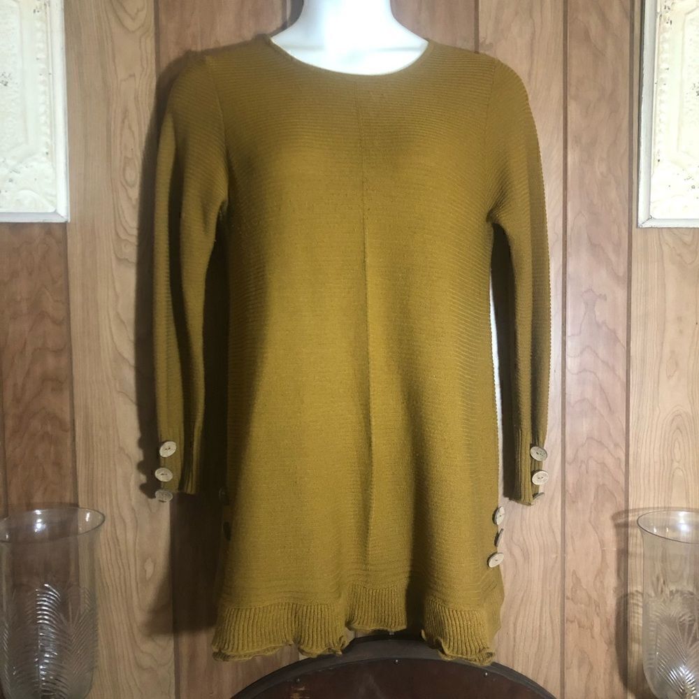 Charlie Paige mustard colored tunic sweater. Size Small.